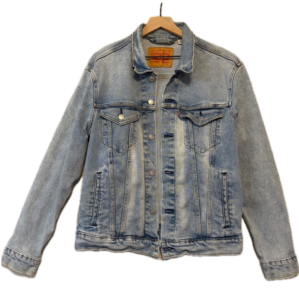 LEVI'S The Trucker Jacket Men's Size M Light Wash Denim Classic Fit